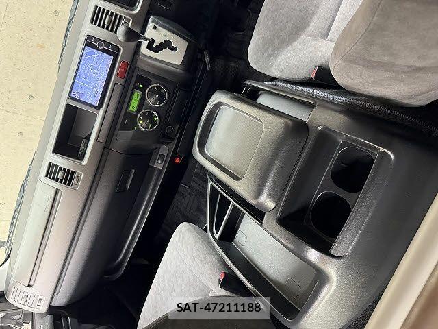 Toyota HIACE WAGON 2013-03 8245372-24