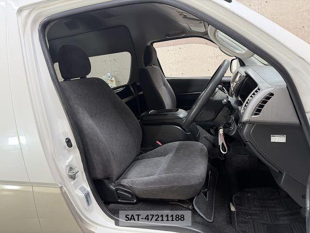 Toyota HIACE WAGON 2013-03 8245372-3