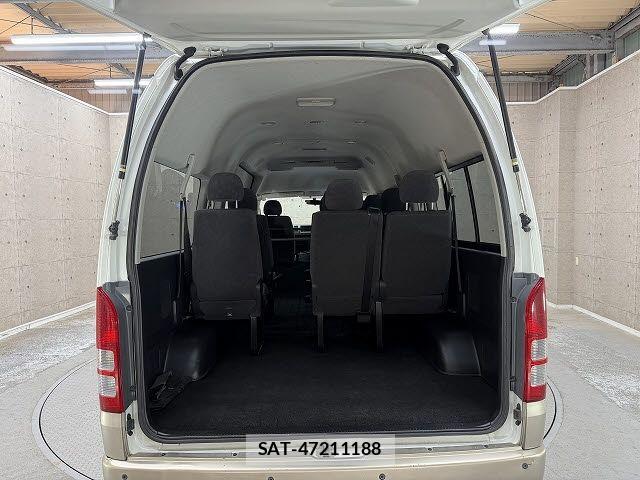 Toyota HIACE WAGON 2013-03 8245372-8