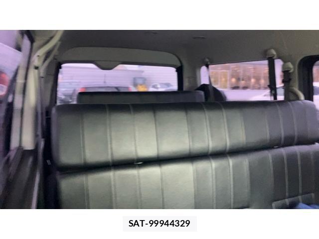 Toyota HIACE WAGON 2013-04 8245376-17