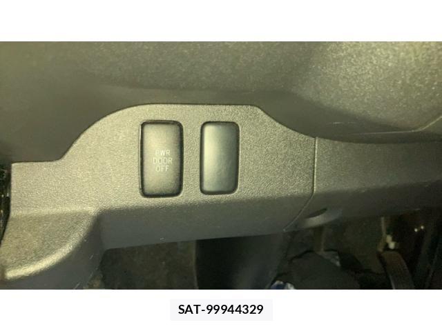 Toyota HIACE WAGON 2013-04 8245376-25