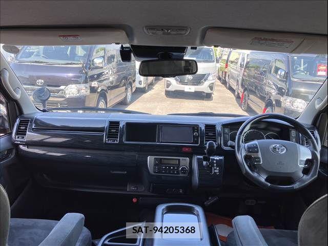 Toyota HIACE WAGON 2018-04 8245370-3
