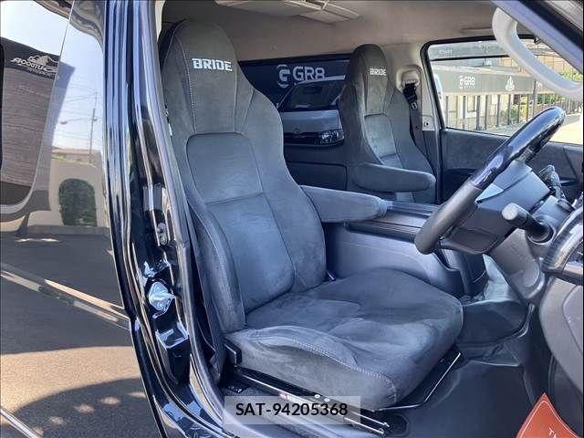 Toyota HIACE WAGON 2018-04 8245370-6