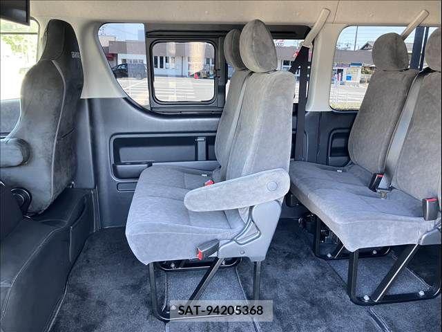 Toyota HIACE WAGON 2018-04 8245370-7