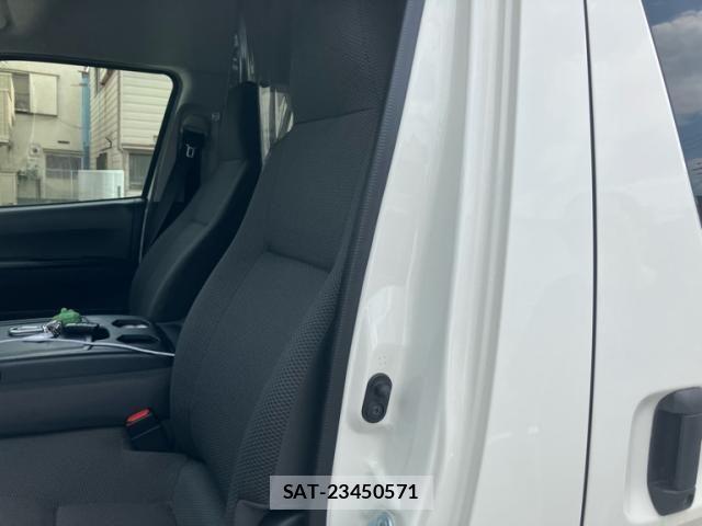 Toyota HIACE WAGON 2021-09 8245371-9