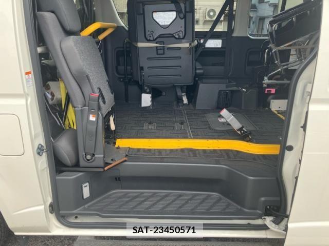 Toyota HIACE WAGON 2021-09 8245371-12