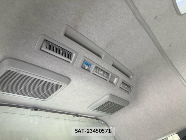 Toyota HIACE WAGON 2021-09 8245371-13