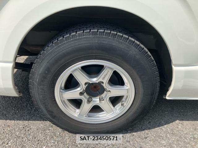 Toyota HIACE WAGON 2021-09 8245371-20
