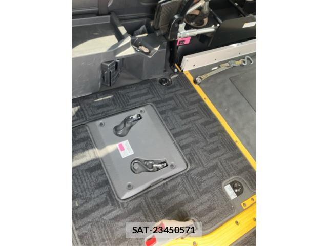 Toyota HIACE WAGON 2021-09 8245371-21