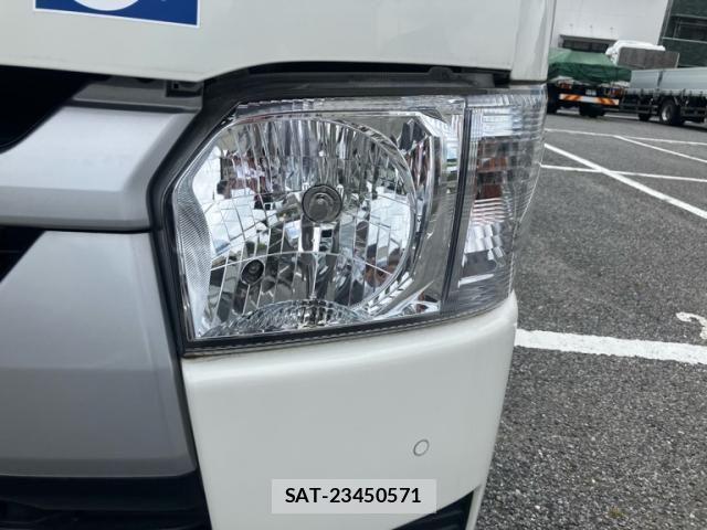 Toyota HIACE WAGON 2021-09 8245371-3
