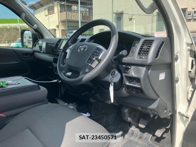 Toyota HIACE WAGON 2021-09 8245371-7