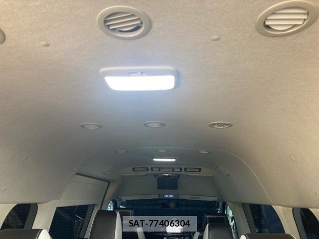 Toyota HIACE WAGON 2018-02 8314712-15