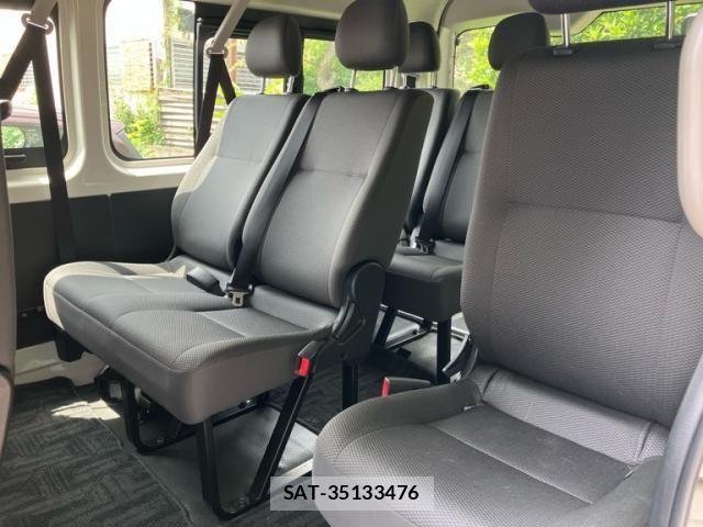 Toyota HIACE WAGON 2017-04 8314714-12