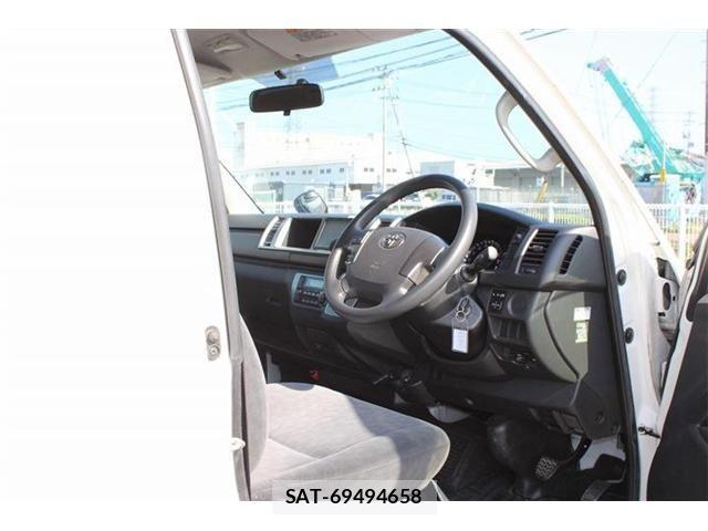 Toyota HIACE WAGON 2015-02 8336103-28