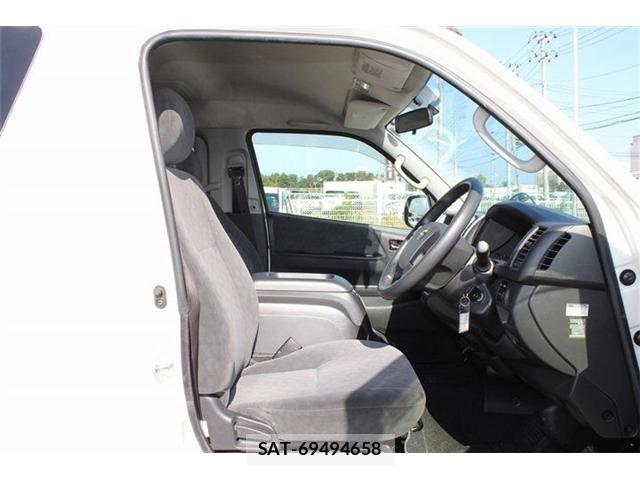 Toyota HIACE WAGON 2015-02 8336103-29