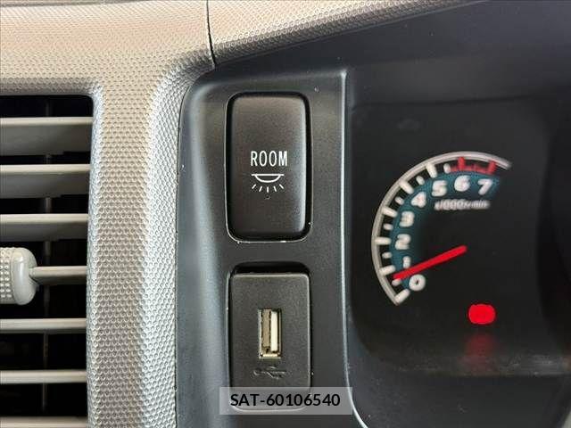 Toyota HIACE WAGON 2013-01 8336104-28