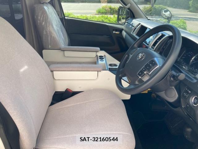Toyota HIACE WAGON 2024-03 8371714-11