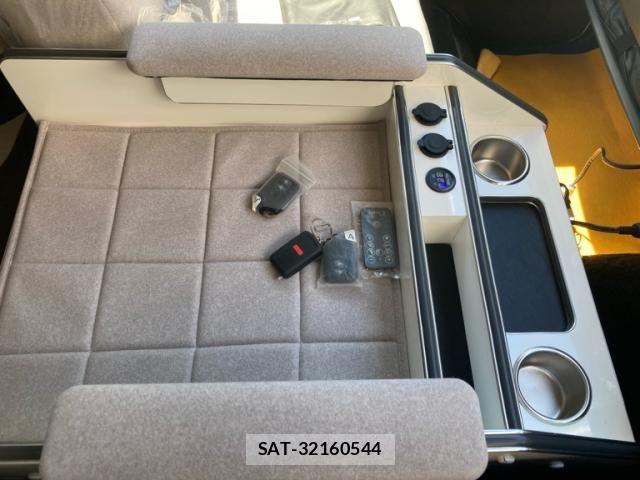 Toyota HIACE WAGON 2024-03 8371714-20