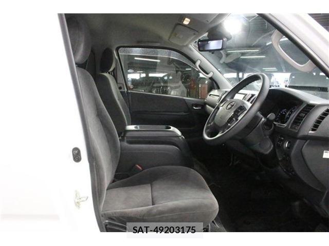 Toyota HIACE WAGON 2025-03 8412731-28
