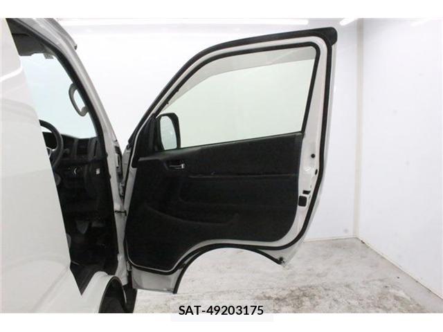Toyota HIACE WAGON 2025-03 8412731-29