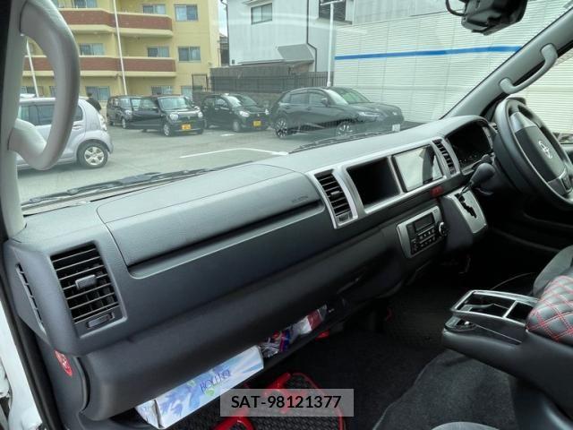 Toyota HIACE WAGON 2017-03 8412736-12