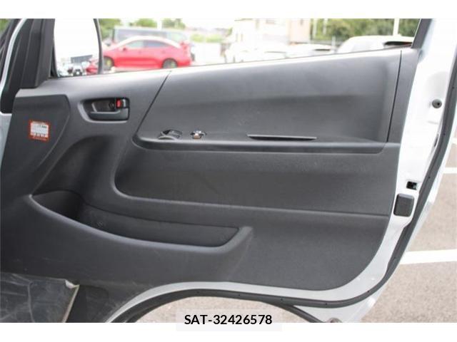 Toyota HIACE WAGON 2019-08 8562107-25