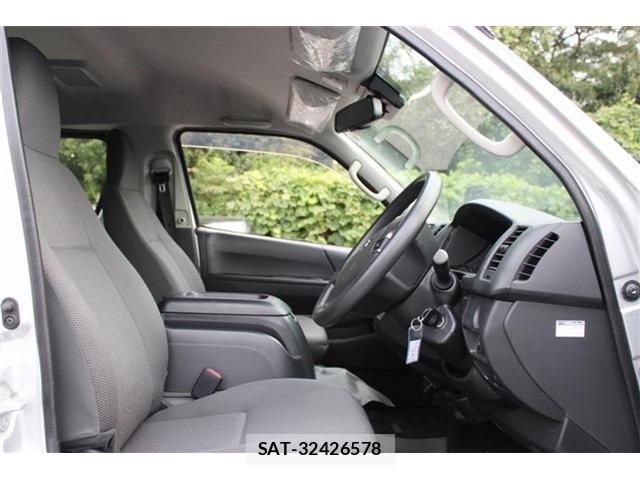 Toyota HIACE WAGON 2019-08 8562107-27