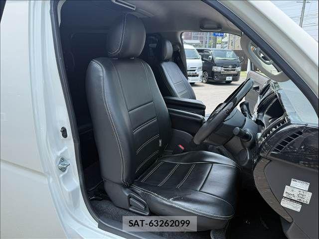 Toyota HIACE WAGON 2022-03 8627033-8