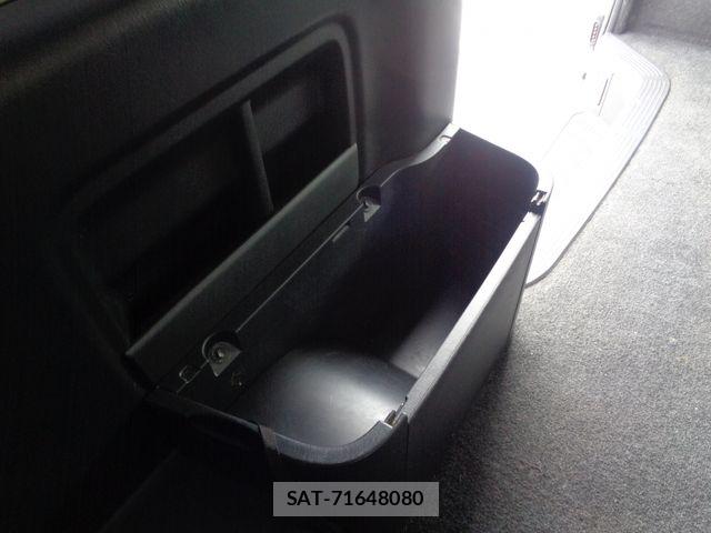 Toyota HIACE WAGON 2017-02 8666241-26