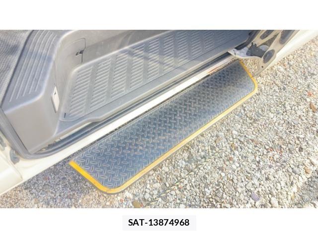 Toyota HIACE WAGON 2007-06 8666243-11