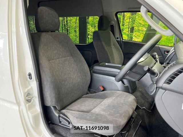 Toyota HIACE WAGON 2025-09 8742578-6