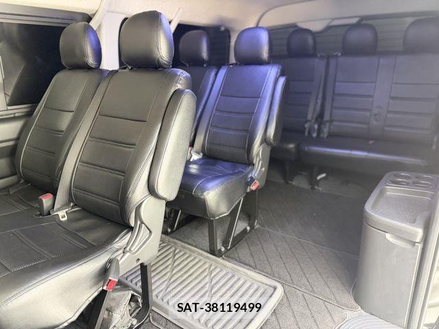 Toyota HIACE WAGON 2023-04 8796134-10