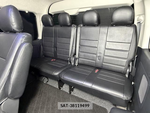 Toyota HIACE WAGON 2023-04 8796134-11