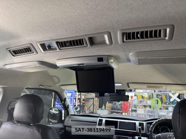 Toyota HIACE WAGON 2023-04 8796134-24