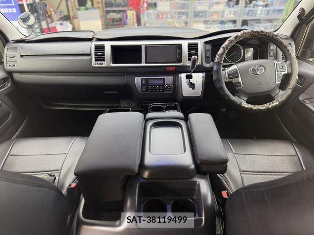 Toyota HIACE WAGON 2023-04 8796134-6