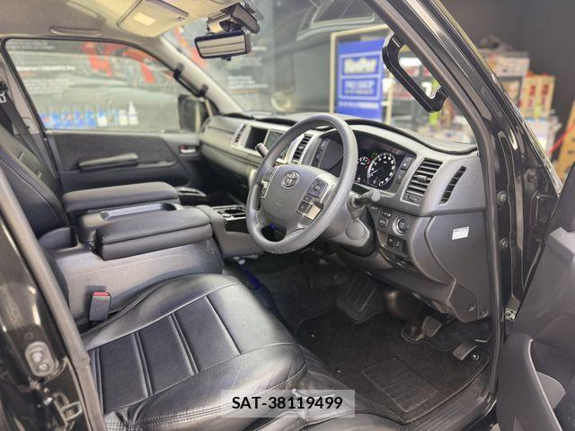 Toyota HIACE WAGON 2023-04 8796134-7