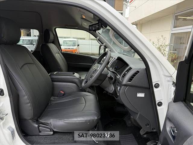 Toyota HIACE WAGON 2025-08 8829317-15