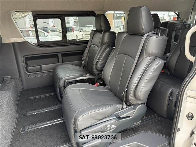 Toyota HIACE WAGON 2025-08 8829317-18