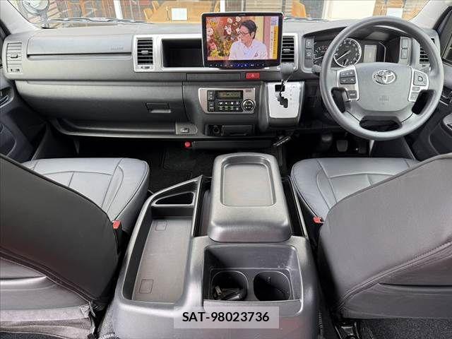 Toyota HIACE WAGON 2025-08 8829317-1