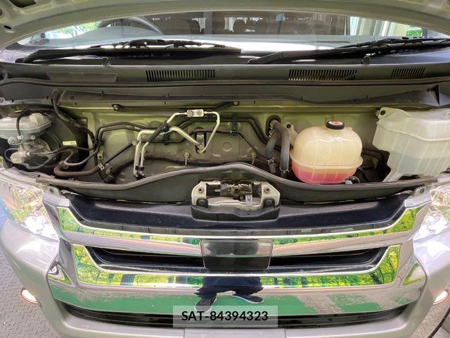 Toyota HIACE WAGON 2018-02 8829319-18