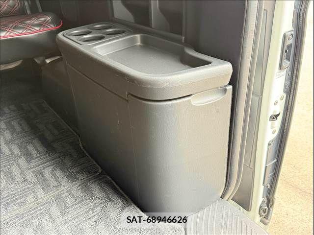 Toyota HIACE WAGON 2015-09 8883697-19