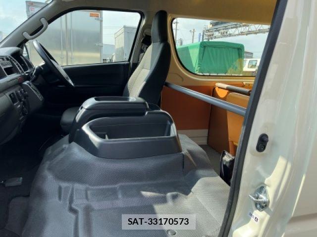 Toyota HIACE WAGON 2014-04 1052724-19
