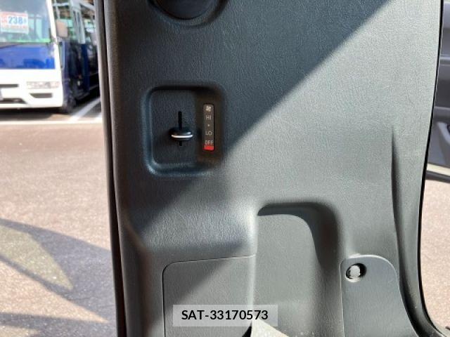 Toyota HIACE WAGON 2014-04 1052724-28