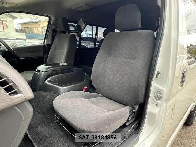 Toyota HIACE WAGON 2010-11 1331168-9