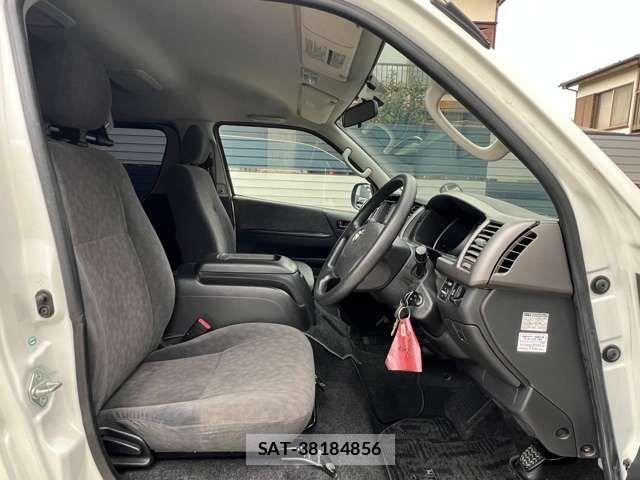 Toyota HIACE WAGON 2010-11 1331168-8