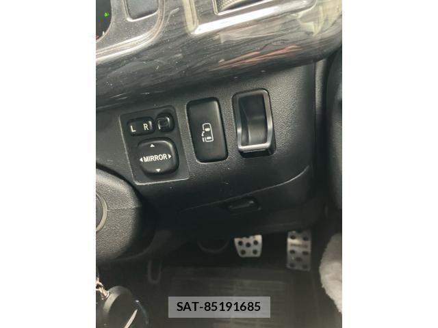 Toyota HIACE WAGON 2011-04 1321821-23