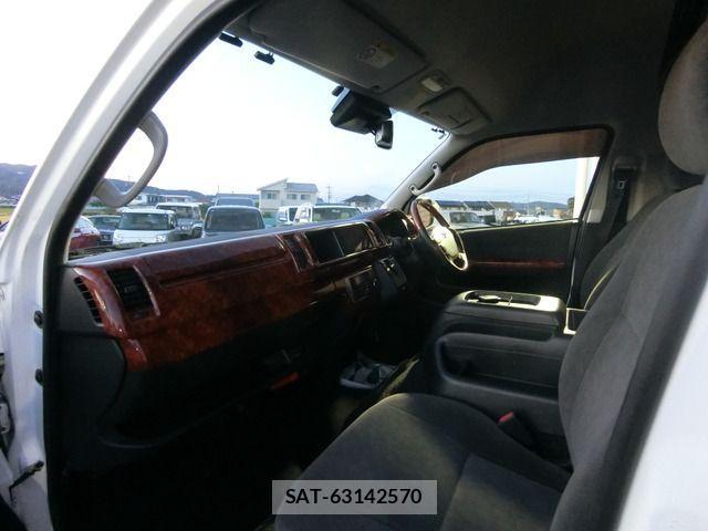 Toyota HIACE WAGON 2020-04 1428726-9