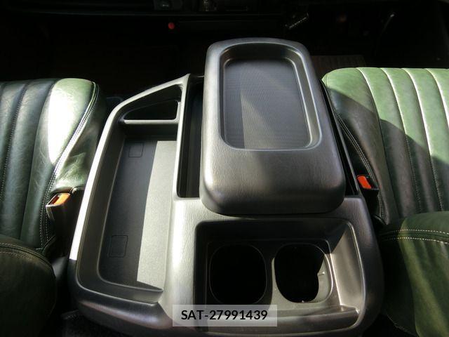Toyota HIACE WAGON 2023-03 1445716-17