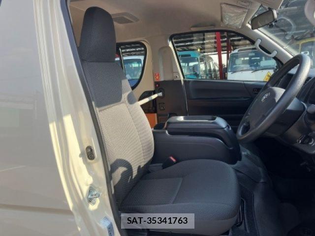 Toyota HIACE WAGON 2020-01 2728140-19