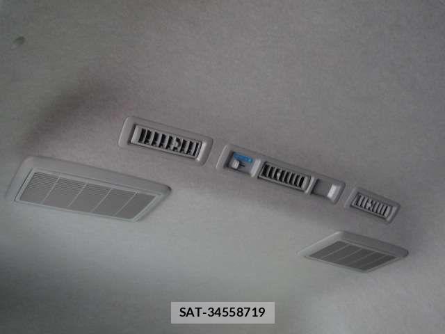 Toyota HIACE WAGON 2023-04 3374984-9